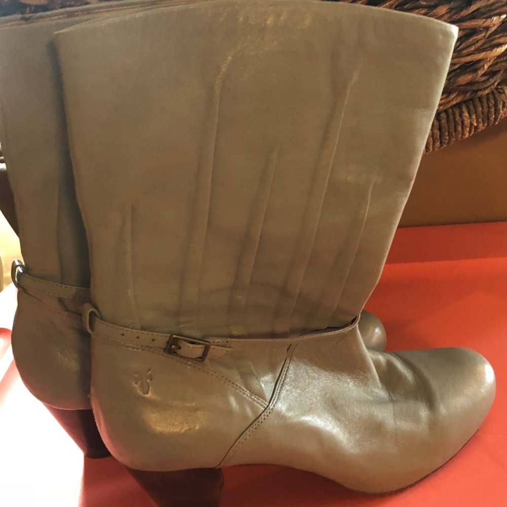FRYE Lisa Pleated Boots